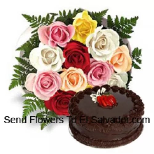 Bündel von 12 gemischten Rosen mit saisonalem Füllmaterial sowie 1 Pfund (1/2 kg) Schokoladentrüffelkuchen (Bitte beachten Sie, dass die Kuchenlieferung nur für die Region Metro Manila verfügbar ist. Alle Kuchenlieferbestellungen außerhalb von Metro Manila werden durch einen Schokoladen-Brownie-Kuchen ohne Sahne ersetzt oder dem Empfänger wird ein Red Ribbon Gutschein angeboten, um denselben Kuchen zu kaufen)