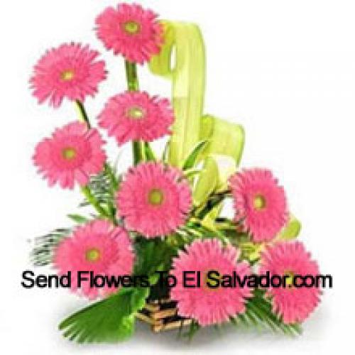 Panier contenant 9 Gerberas roses