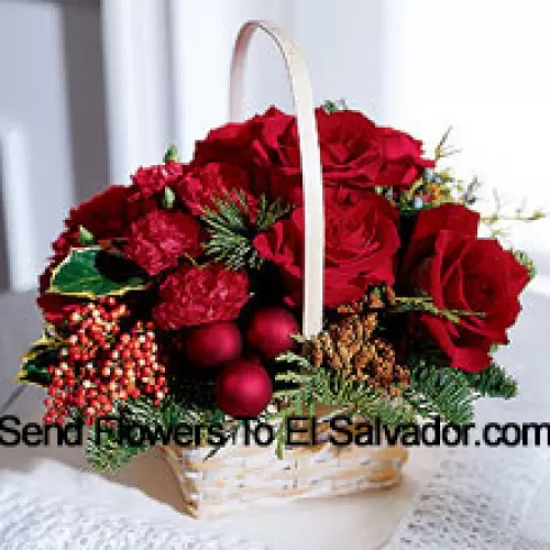 O que melhor presente para um amante de rosas do que este arranjo sazonal de rosas e verdes de Natal. Um presente elegante com um toque festivo. (Por favor, note que reservamos o direito de substituir qualquer produto por um produto adequado de valor igual em caso deindisponibilidade de um determinado produto)